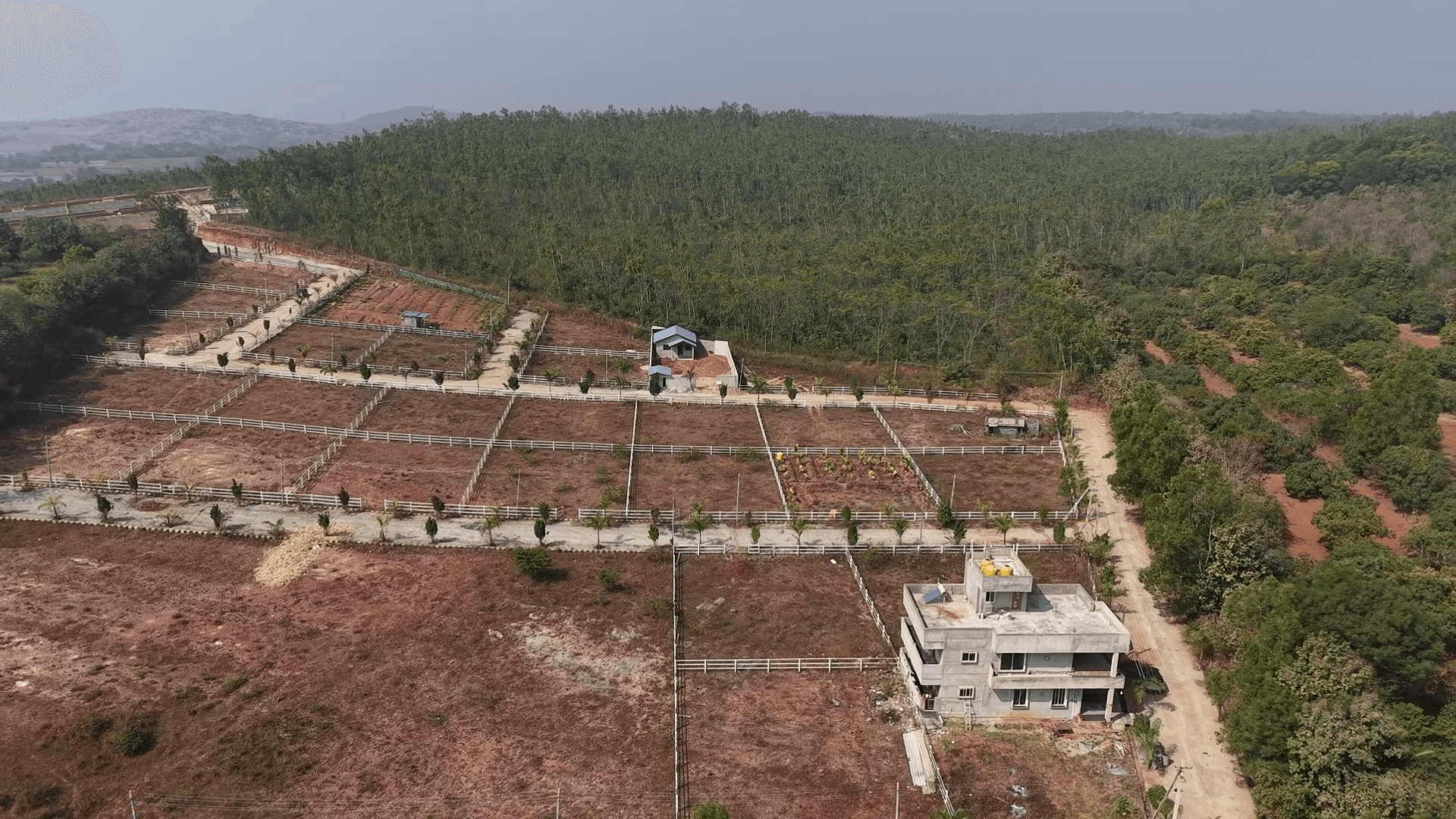 Premium Farmhouse Plots for an Organic Lifestyle amidst nature.